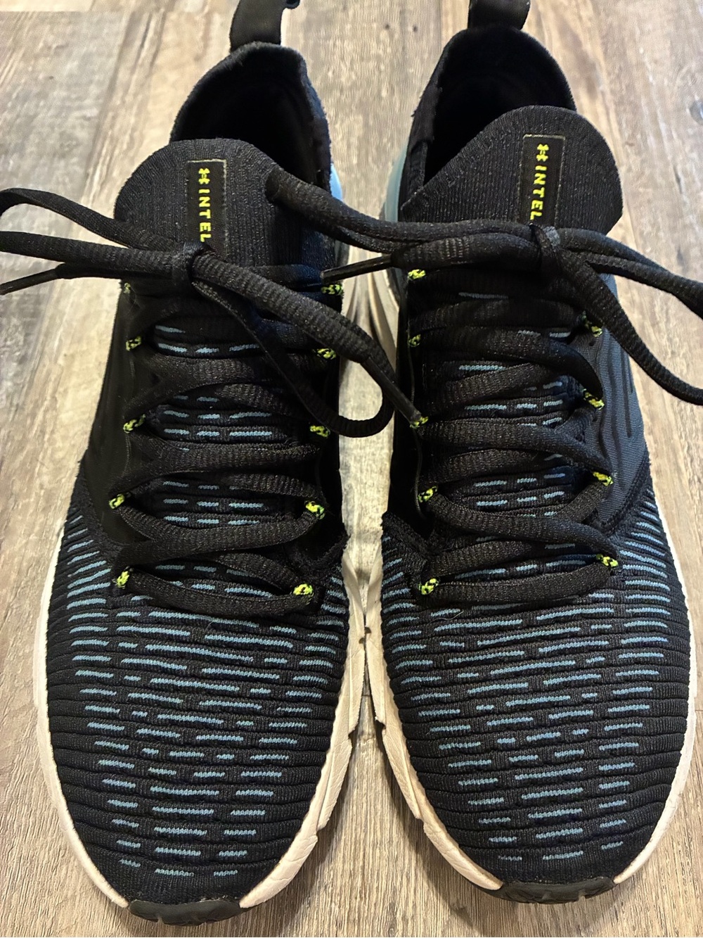 Under Armour size 8, women’s tennis shoes